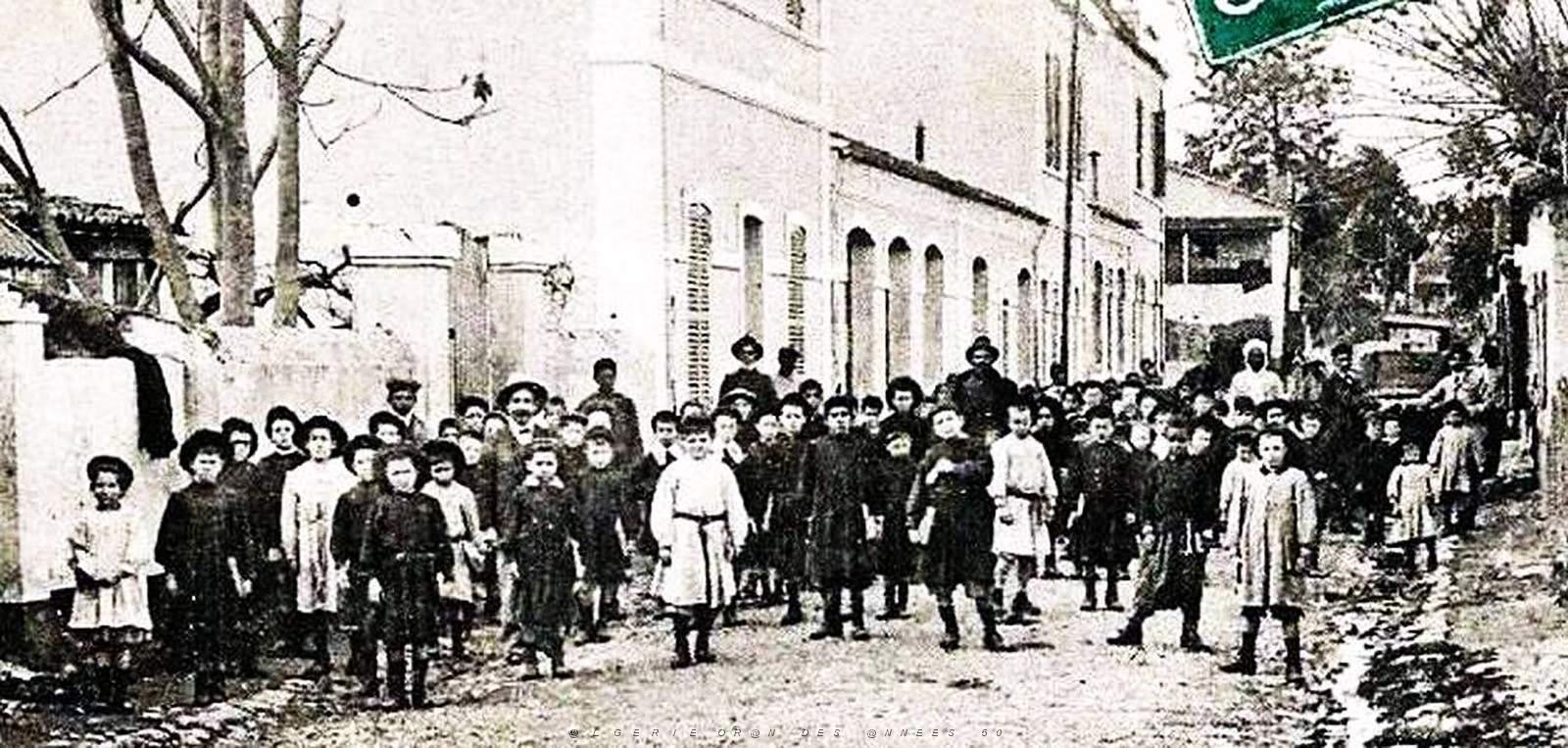 1865- Mondovi - Ecole2 de Garcons - Sortie.jpg